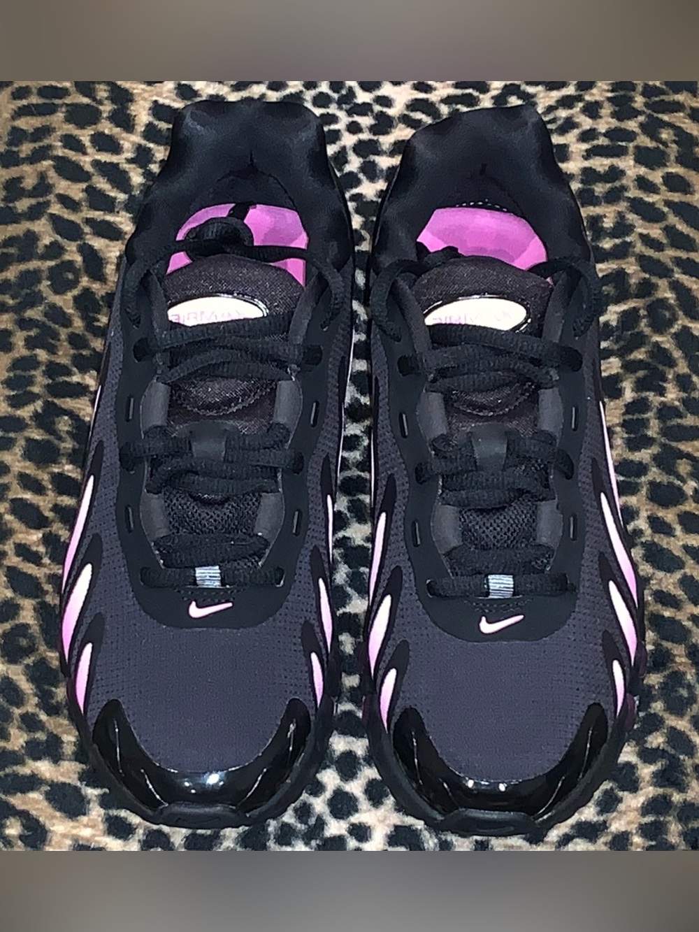 Nike - Picture 3 of 5